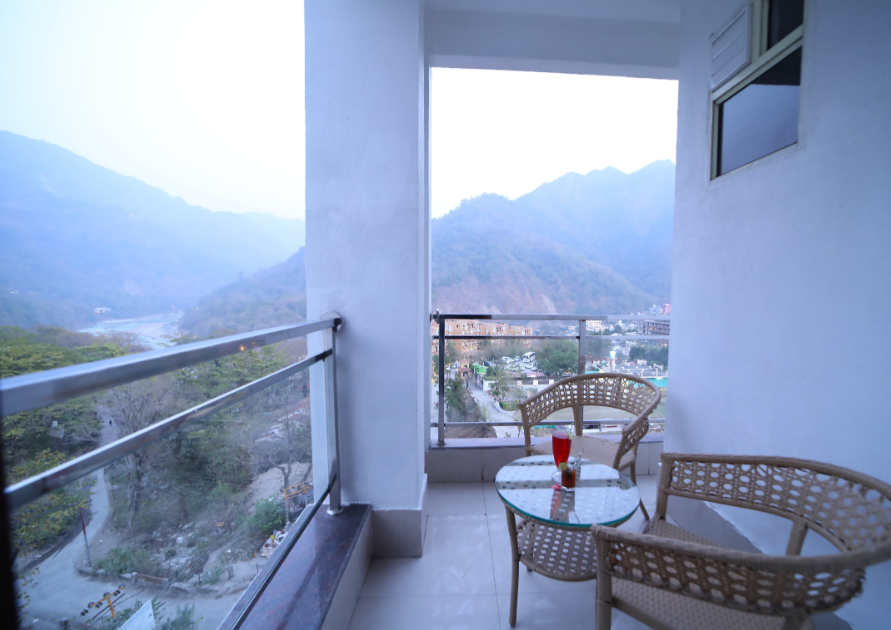 Kamay The Grand Alova & Spa near Nim Beach Tapovan