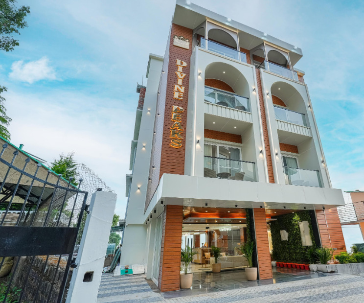 White Panda Hotels Divine Peak
